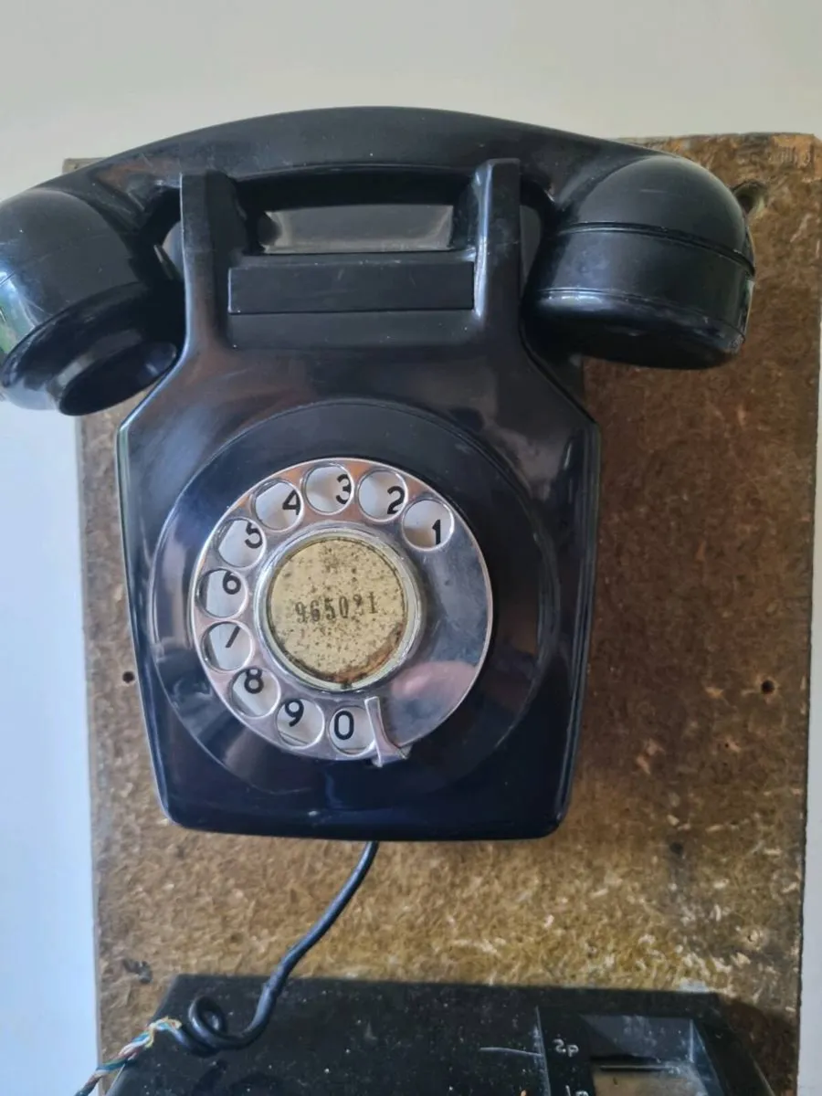Old public phone - Image 2