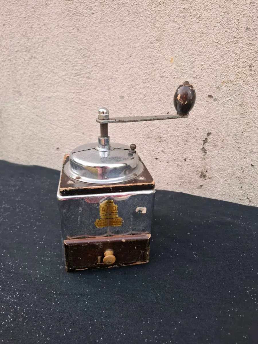 Old vintage working coffee grinder postage possibl - Image 1