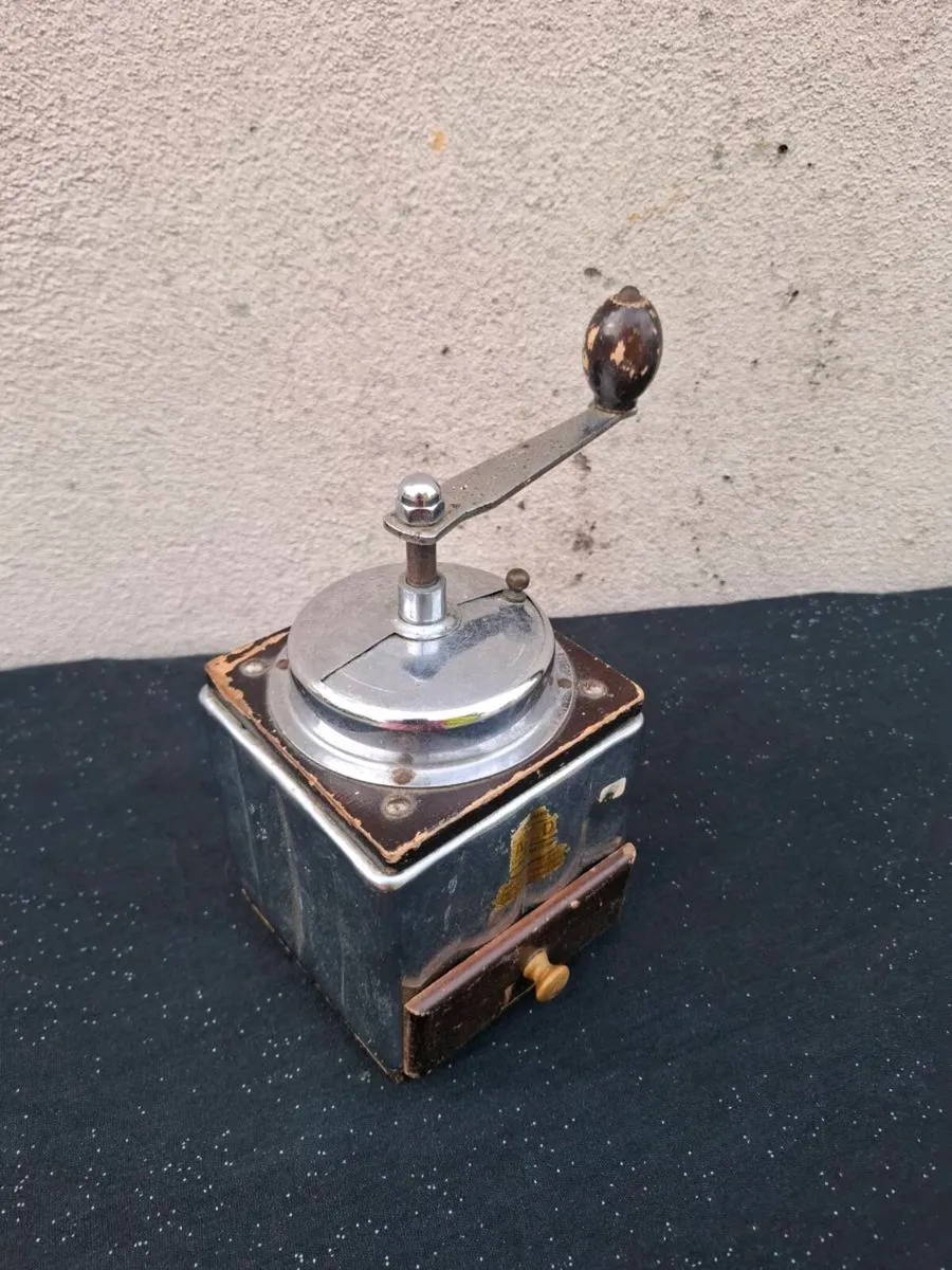 Old vintage working coffee grinder postage possibl - Image 2