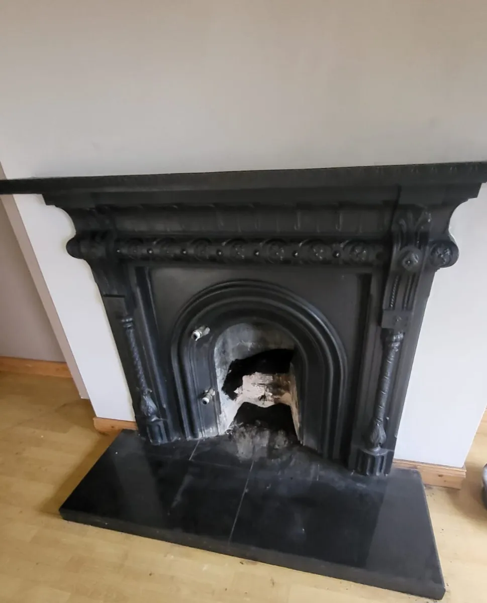 Cast iron fire place - Image 2