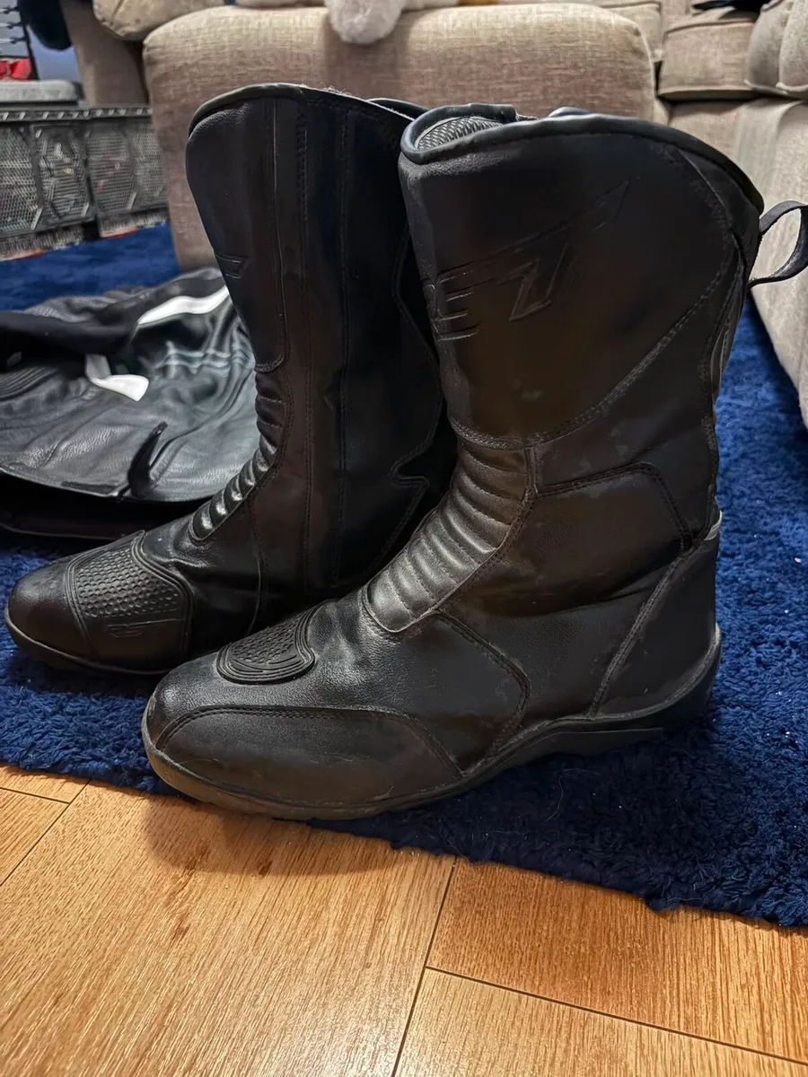 RST 2 piece leathers & boots - Image 3