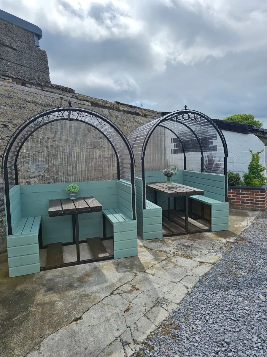 Outdoor dining pods - Image 1