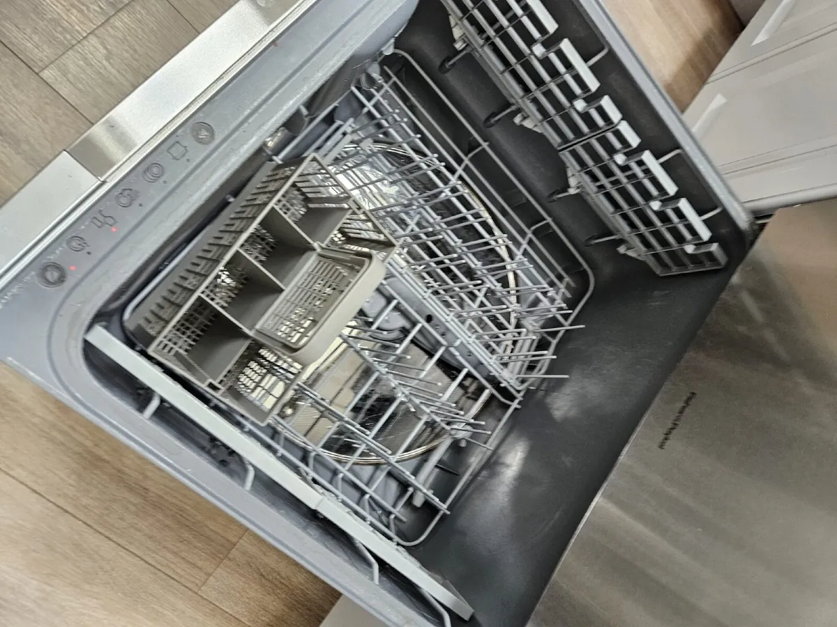 Fisher and Paykel Double Dishwasher - Image 4