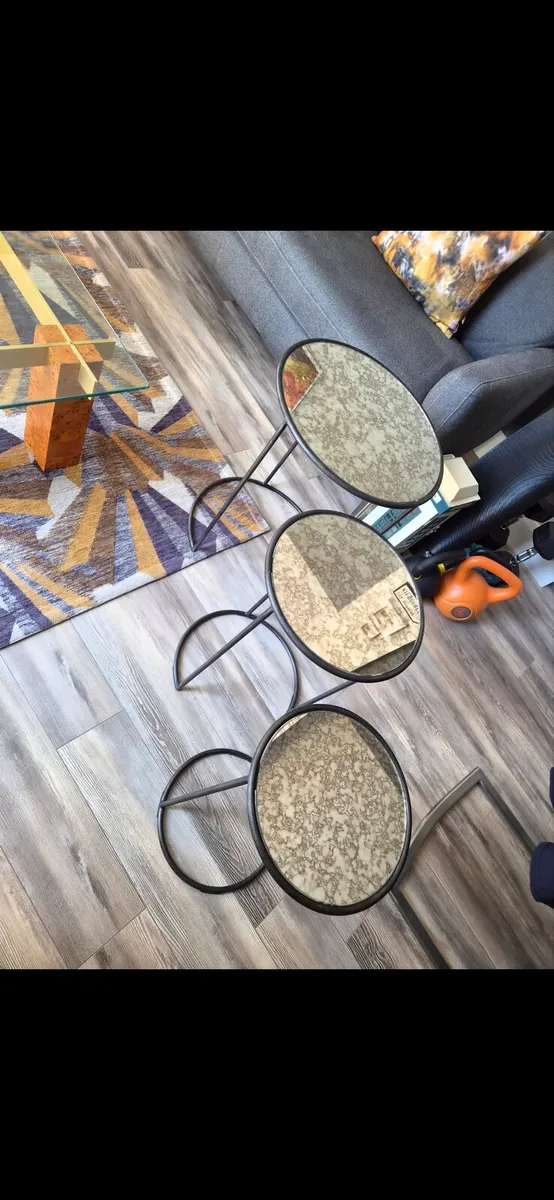 Nest of tables mirrored - Image 2