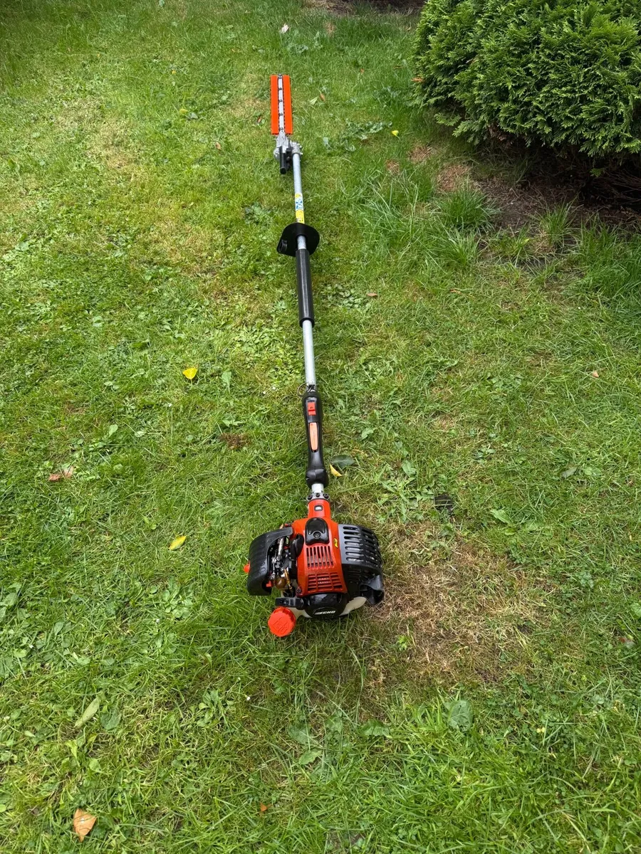 Echo HCA-265ES long reach hedge trimmer - Image 1