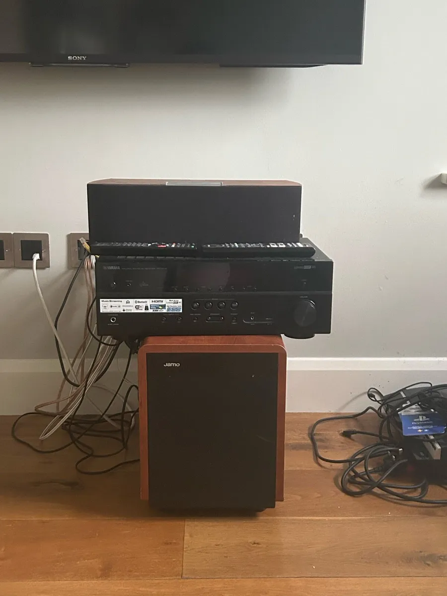Yamaha Receiver & 5.1 Jamo Speakers - Image 1