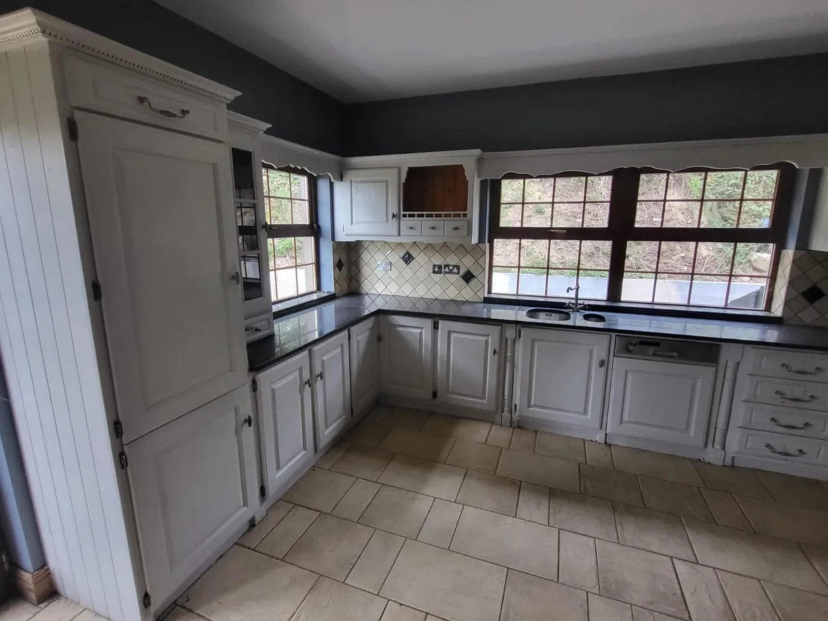 Fitted kitchen and granite worktop - Image 1