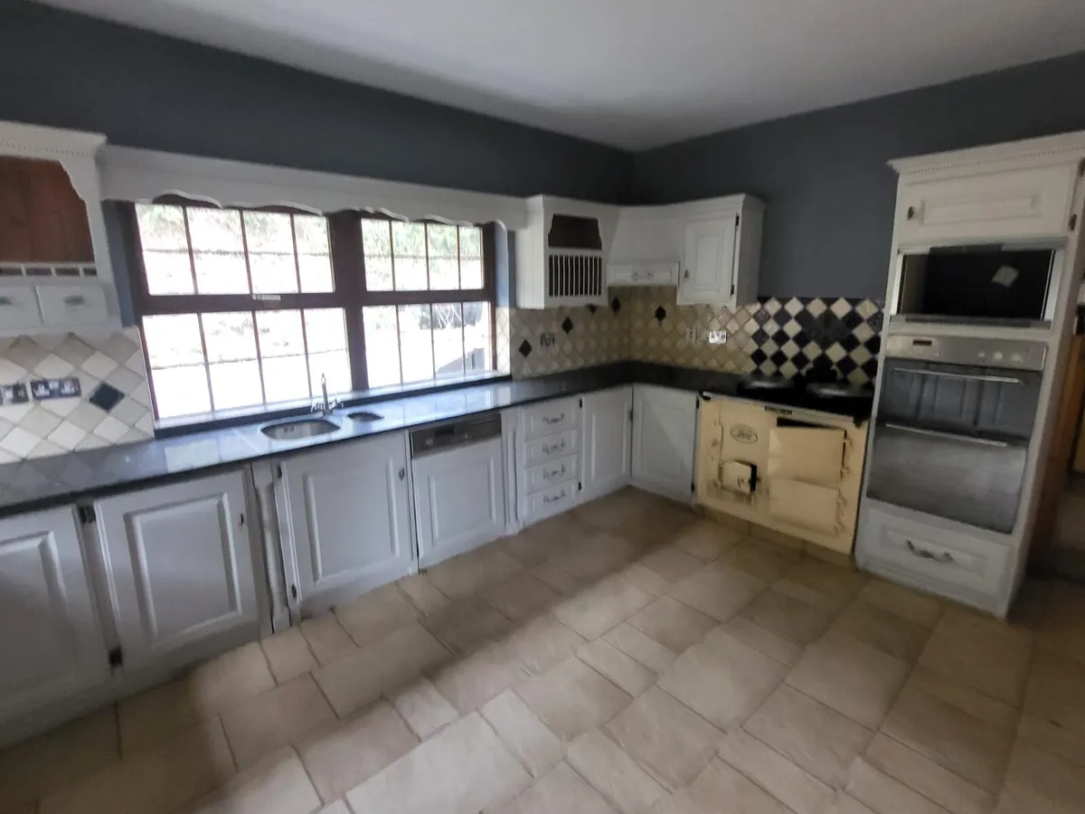 Fitted kitchen and granite worktop - Image 2