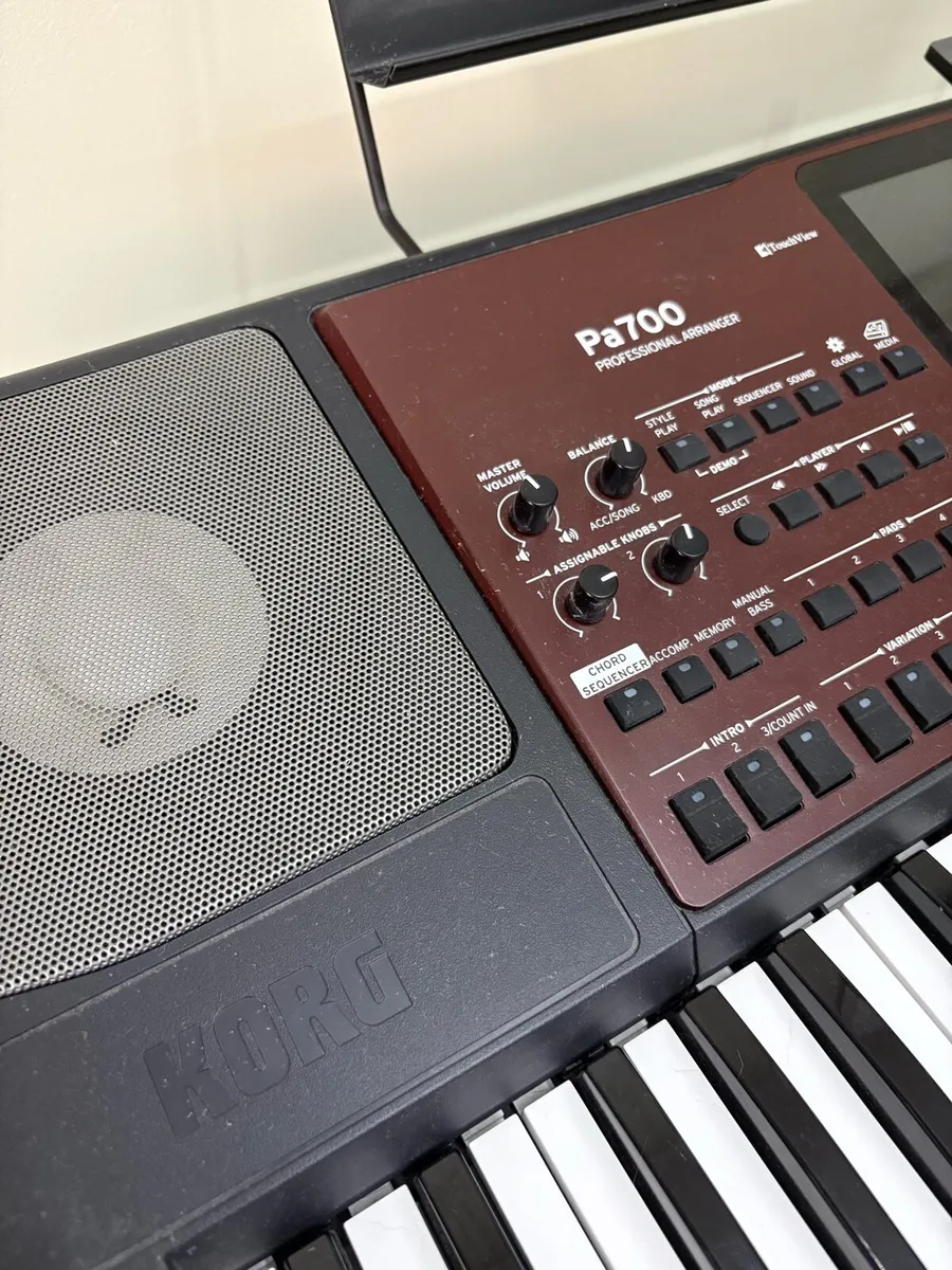 KORG Pa700 Professional Arranger Keyboard - Image 2