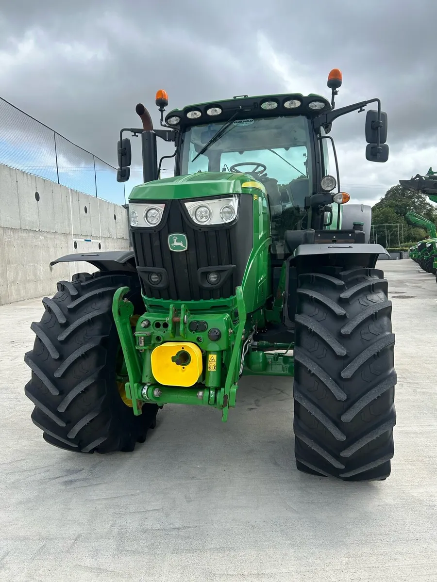 John Deere 6215R - Image 3