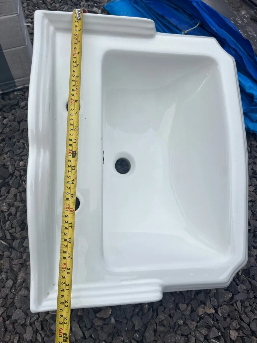 Sink and pedestal - Image 1