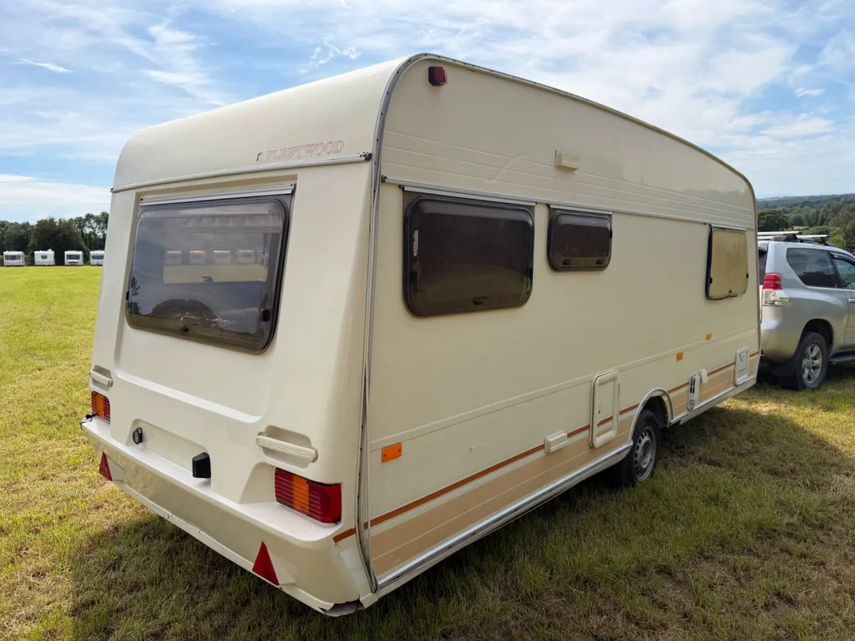Trade sale van sleeps five people - Image 2