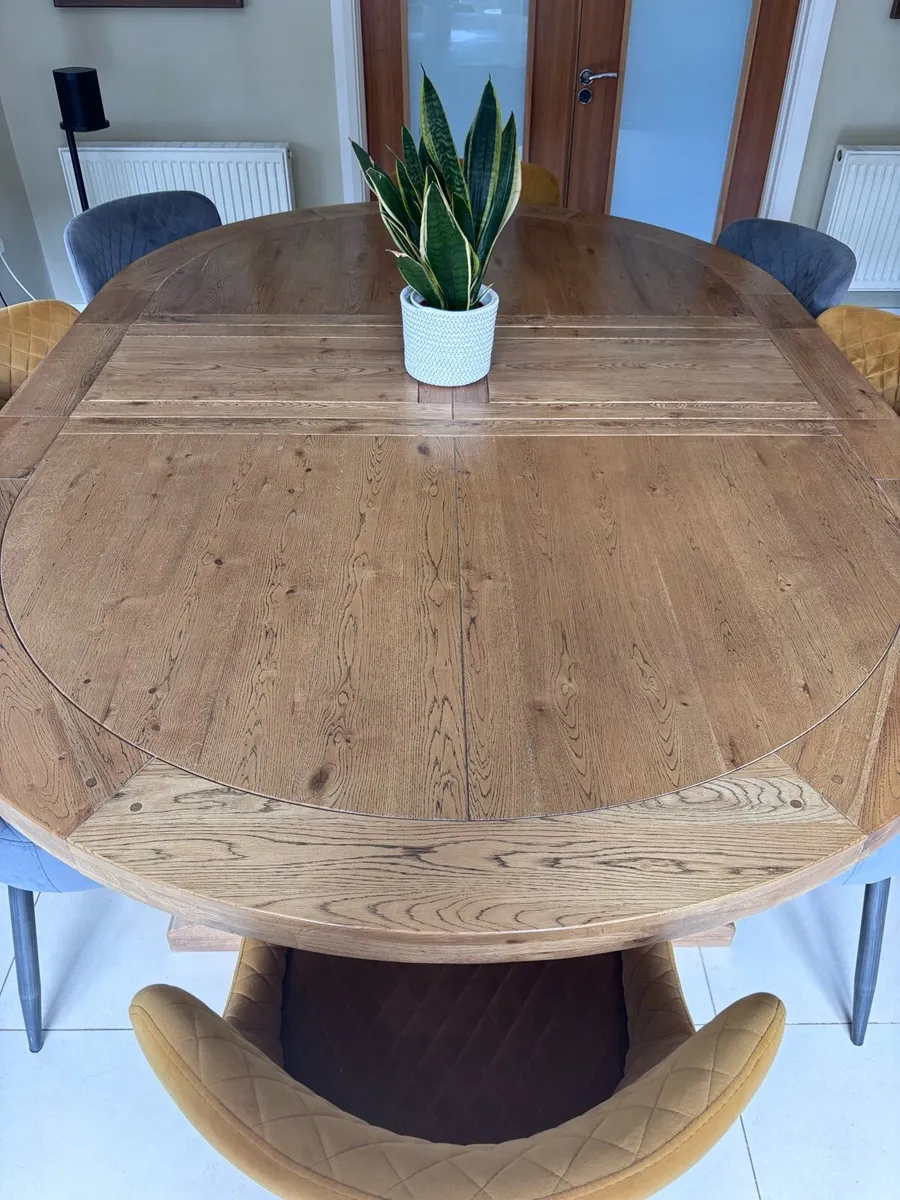 Large oak dining table and 8 upholstered chairs - Image 1
