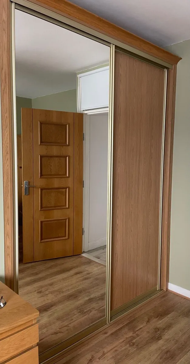 Sliding doors wardrobe - Image 2