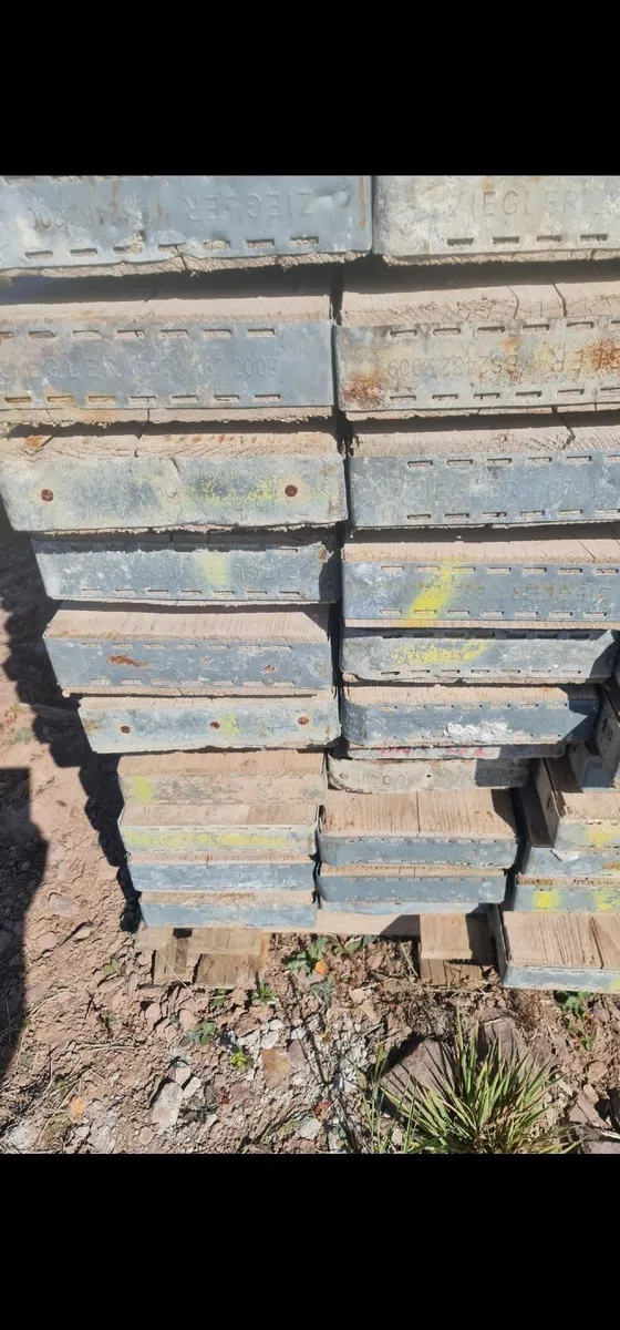 scaffolding planks