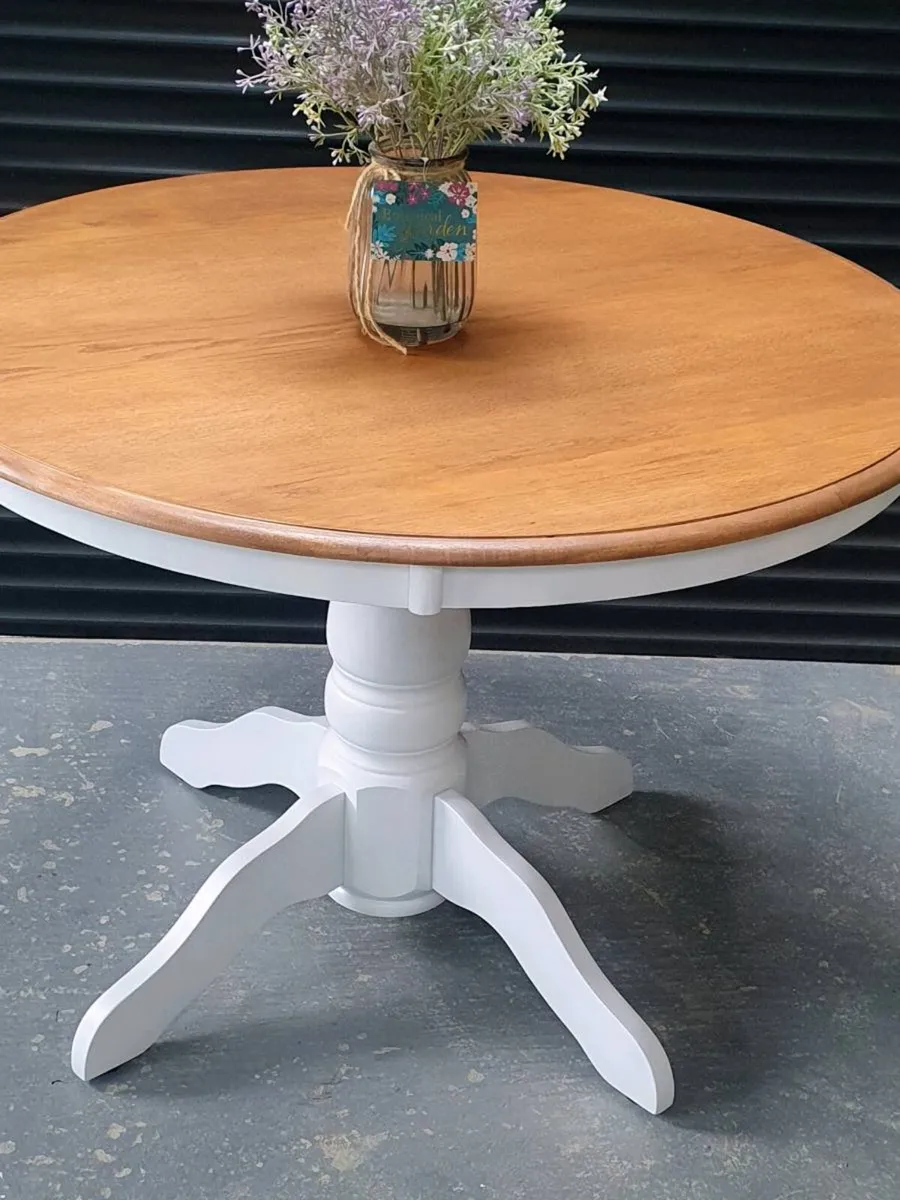 4 seater solid oak dining table - Image 1