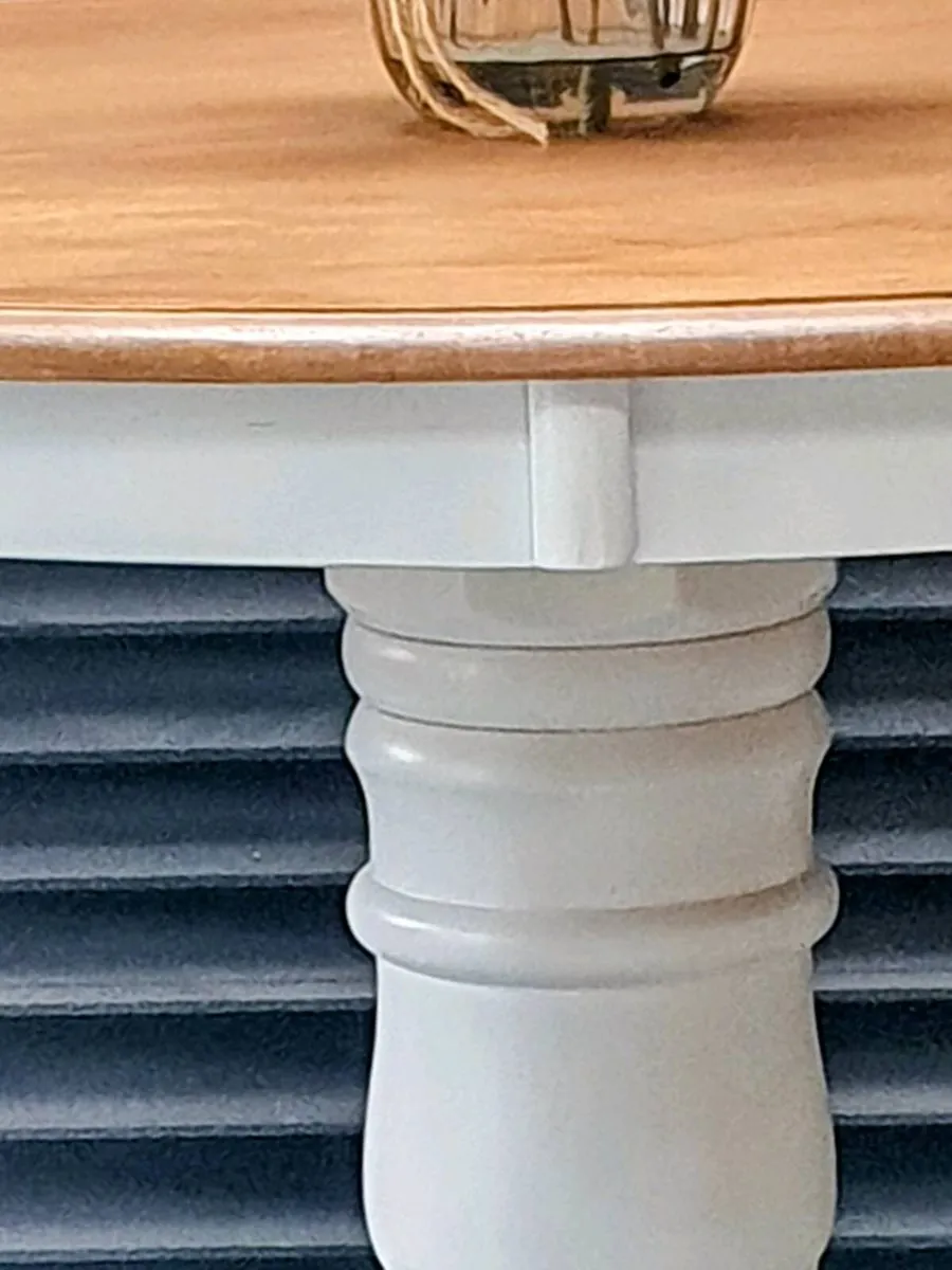 4 seater solid oak dining table - Image 2