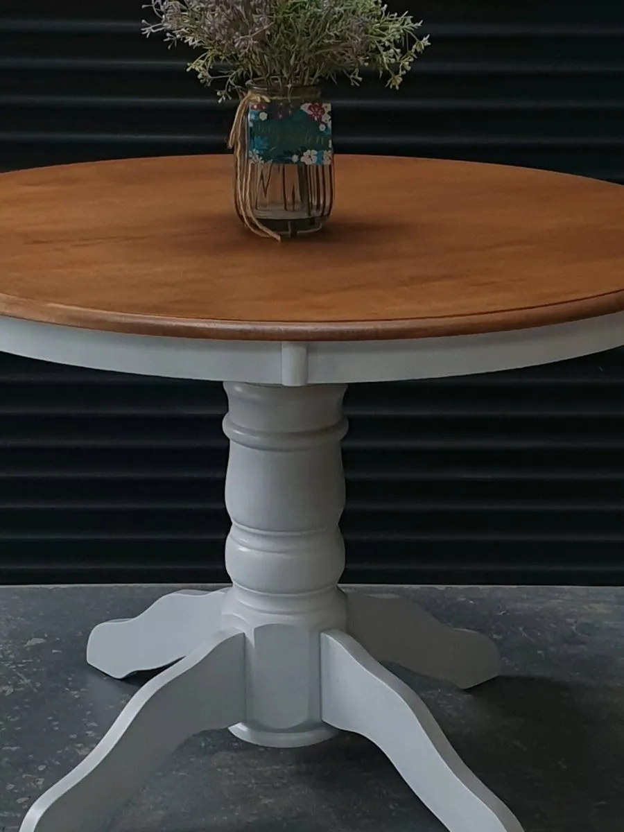 4 seater solid oak dining table - Image 3
