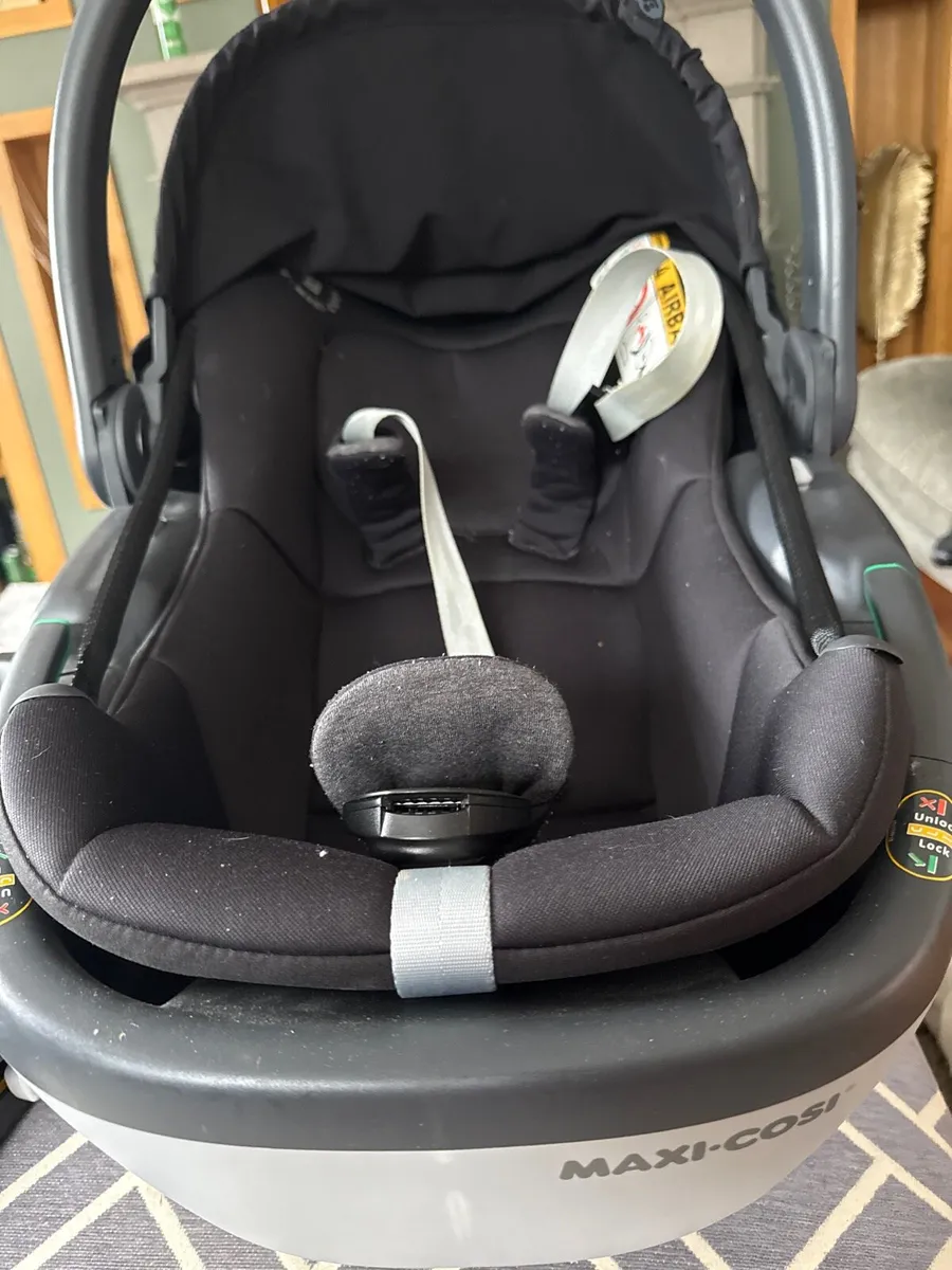 Baby car seat - Image 1