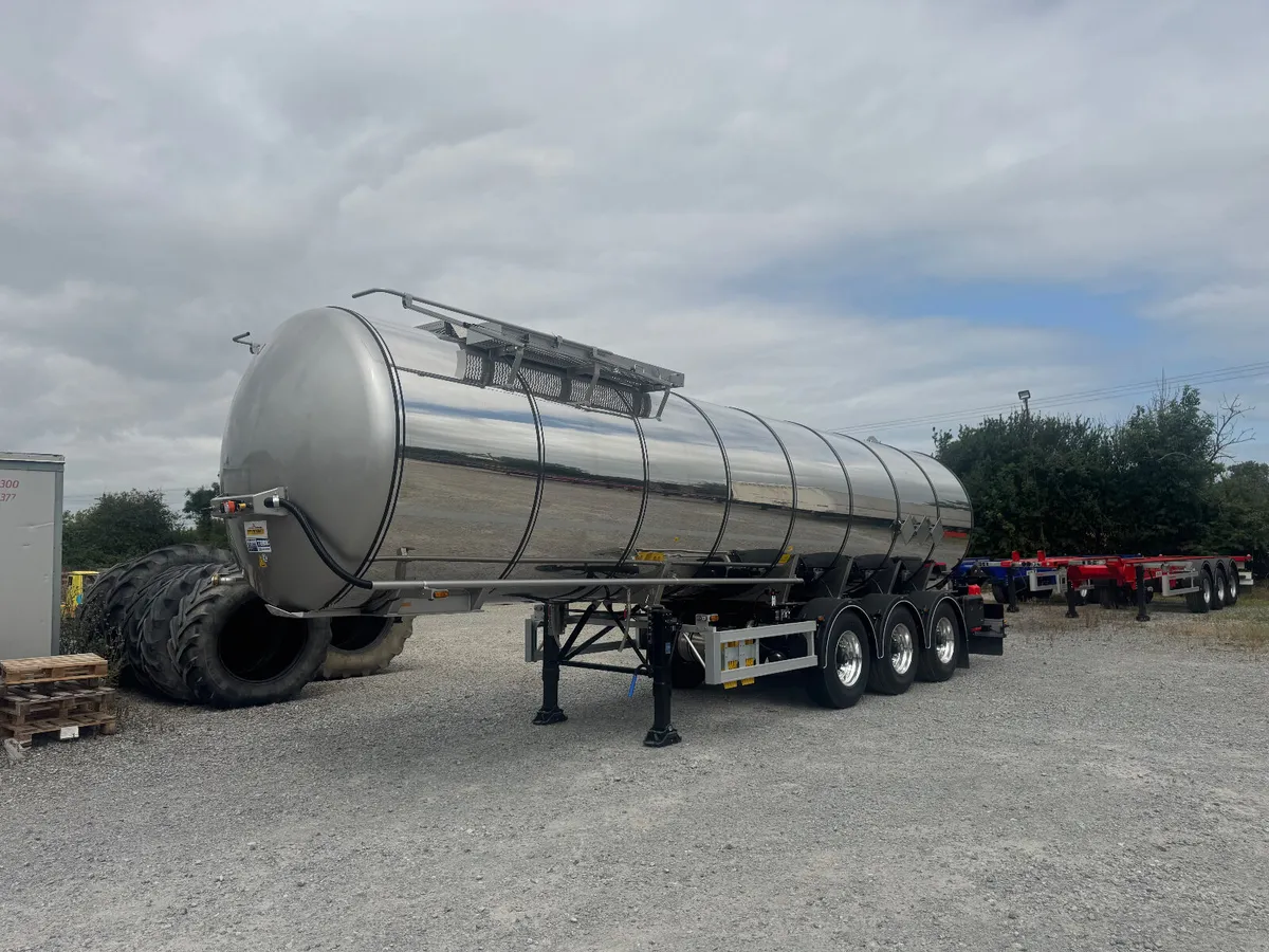 Kassbohrer Bitumen Tanker - Image 1