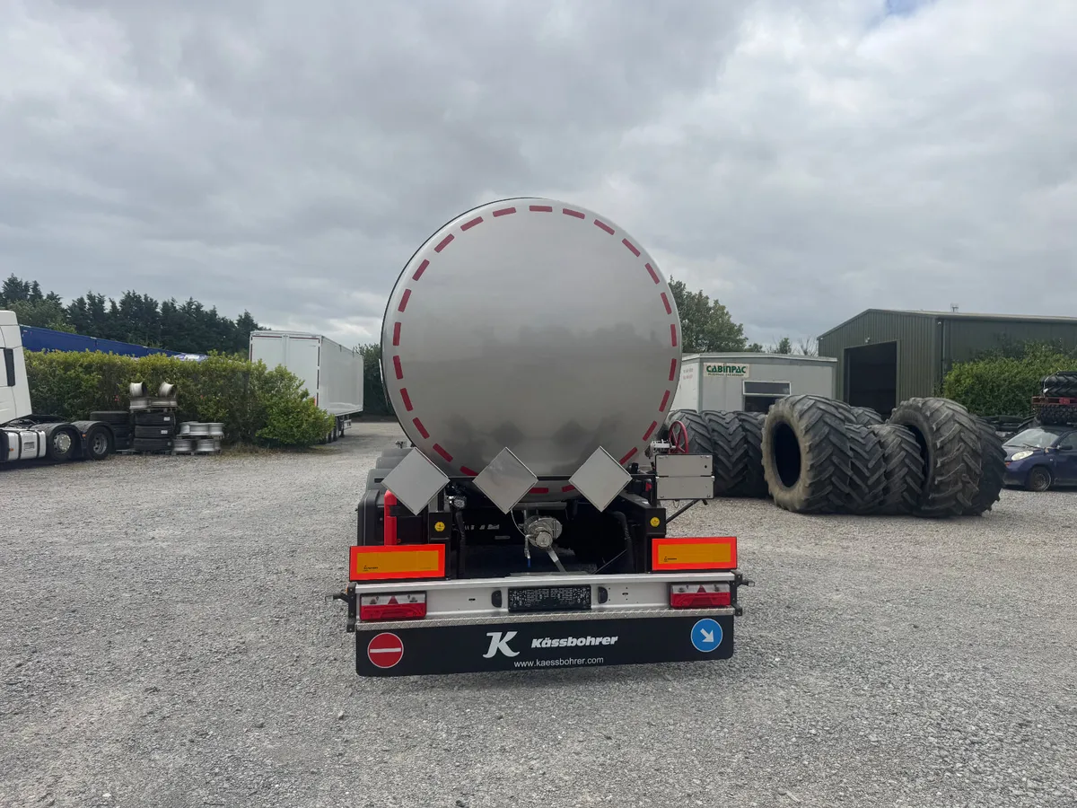 Kassbohrer Bitumen Tanker - Image 4