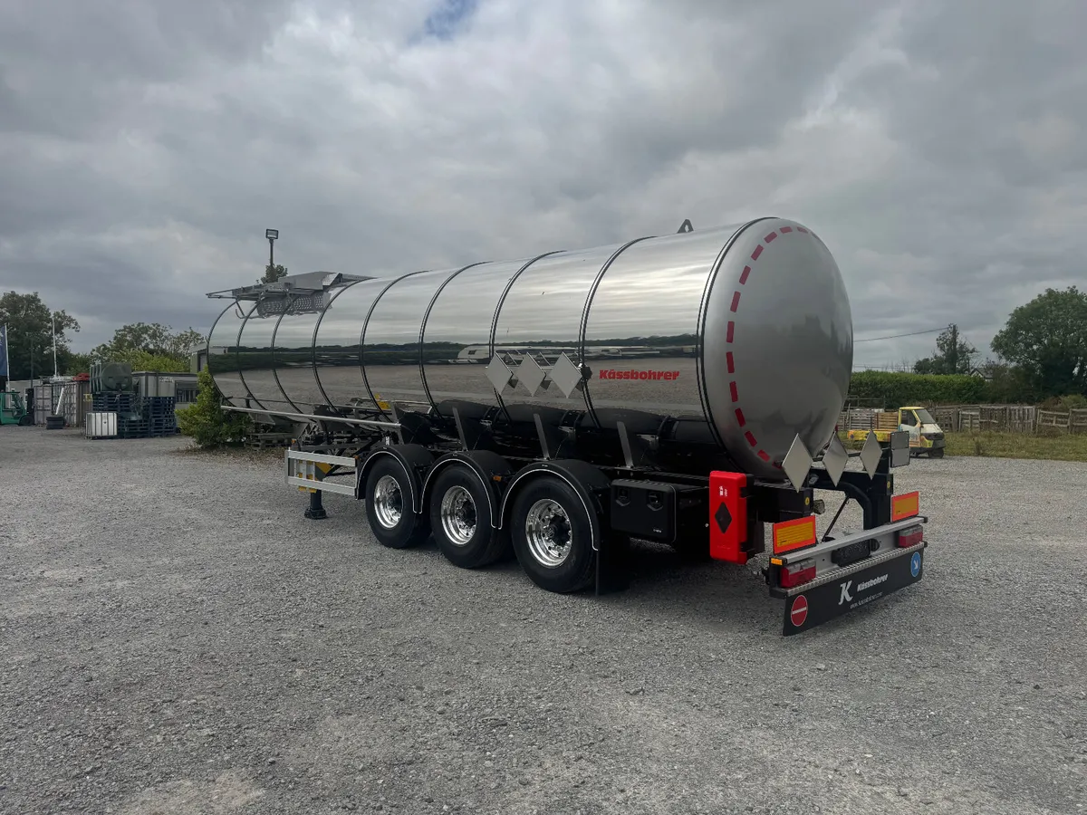 Kassbohrer Bitumen Tanker - Image 3