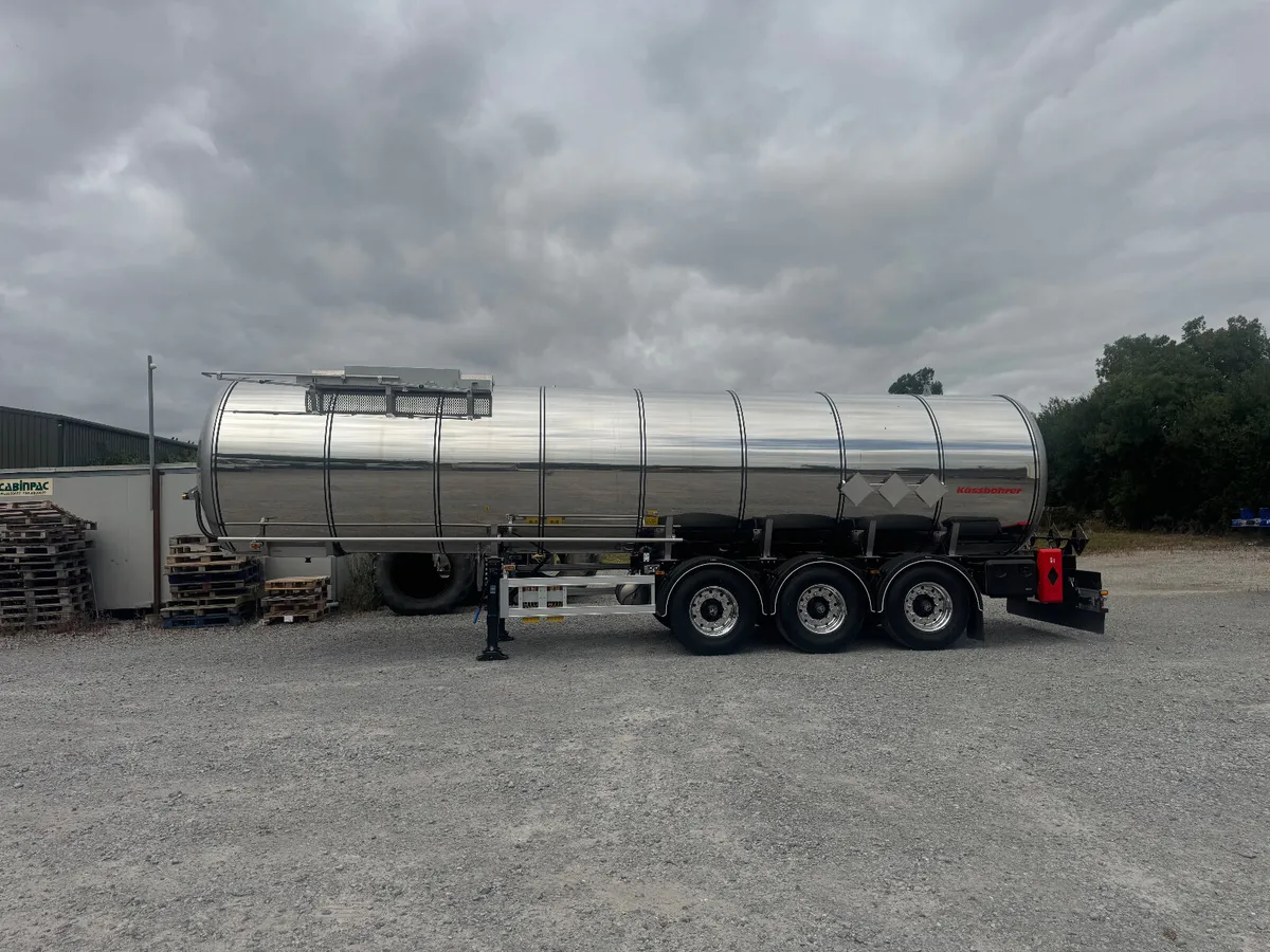Kassbohrer Bitumen Tanker - Image 2