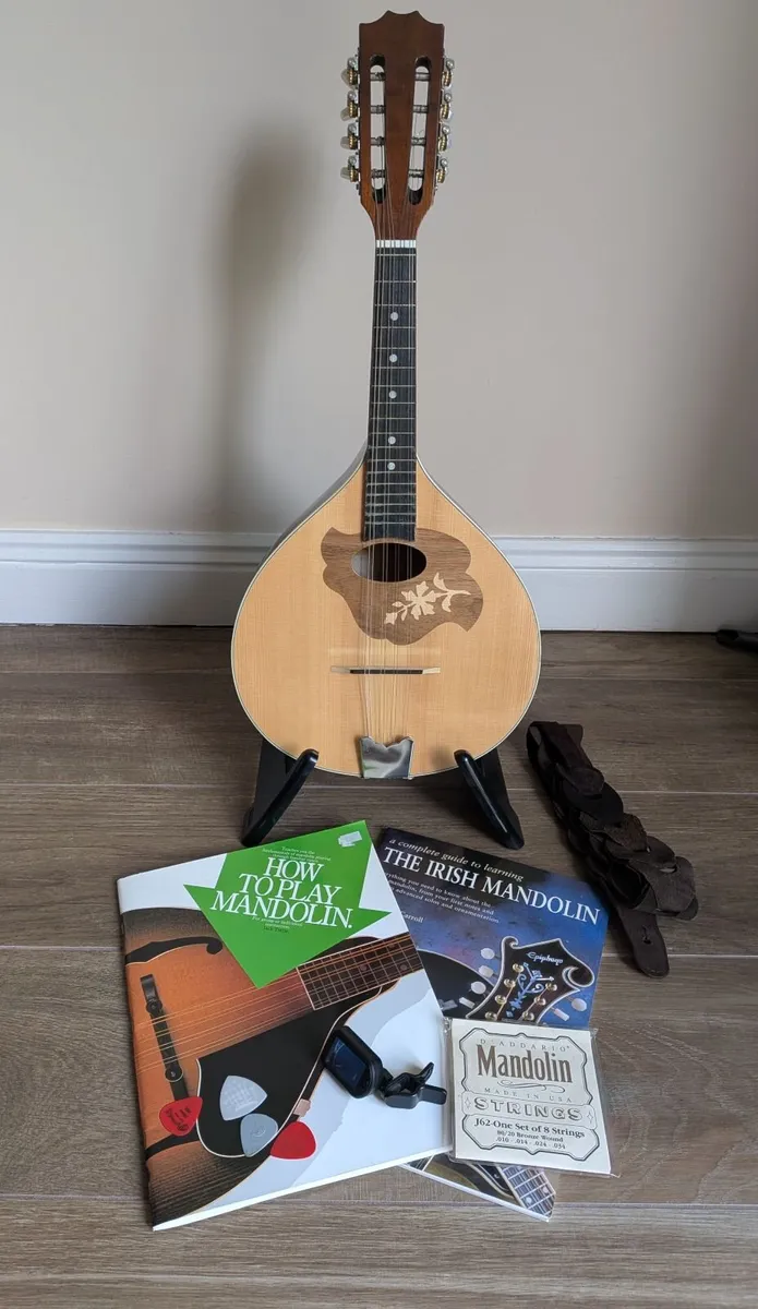 Original Hora Mandolin - Image 1