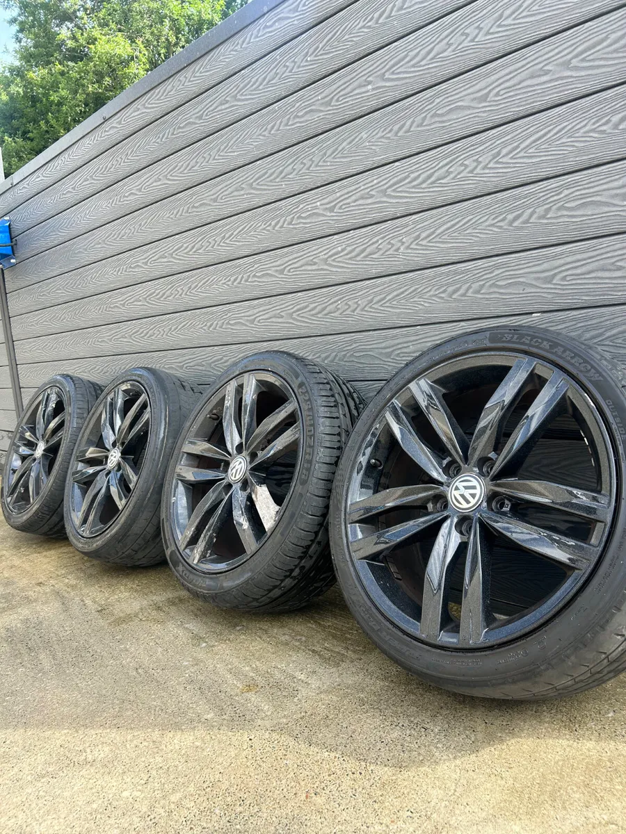 18” GENUINE VOLKSWAGEN GOLF ALLOY WHEELS & TYRES - Image 1