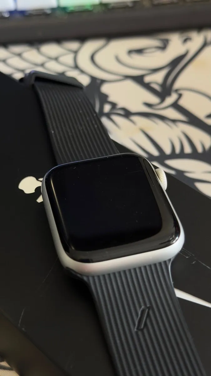 Apple Watch Series 6 Nike 44mm GPS Silver + Box - Image 3