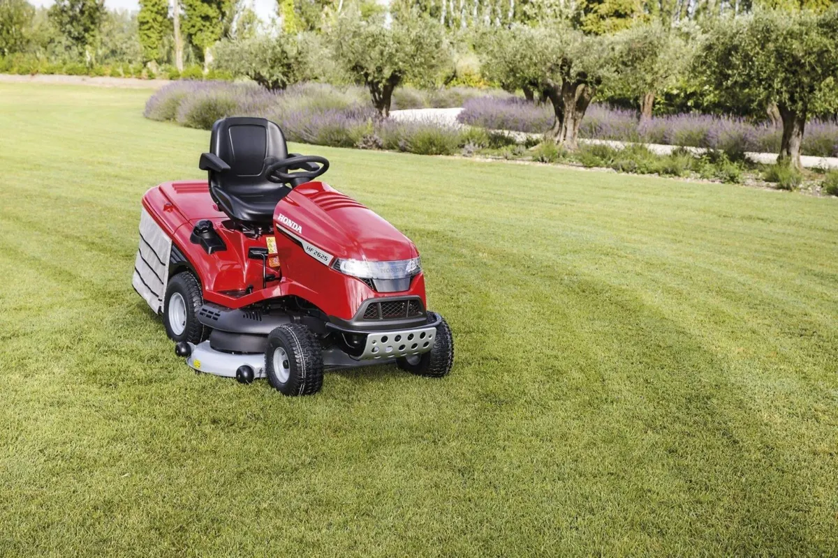 Honda HF2625 Ride-On Lawnmower - Image 3