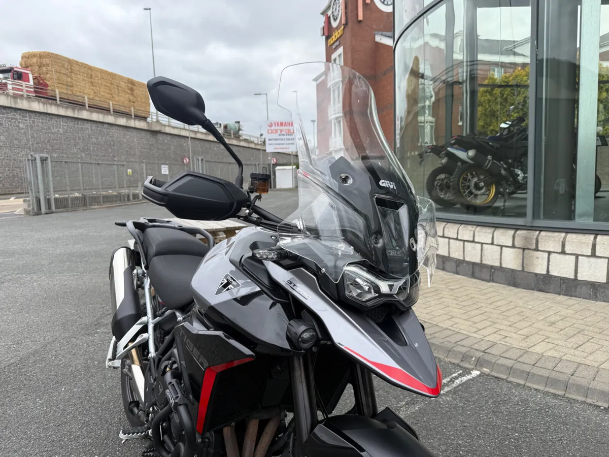 2024 Triumph Tiger 900 GT Pro - Image 4