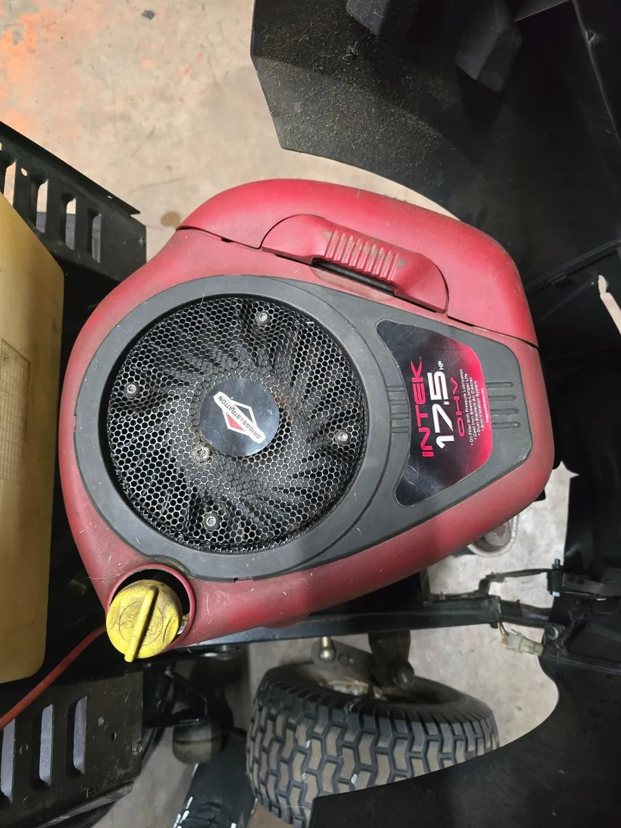 Ride on mowers - Image 1
