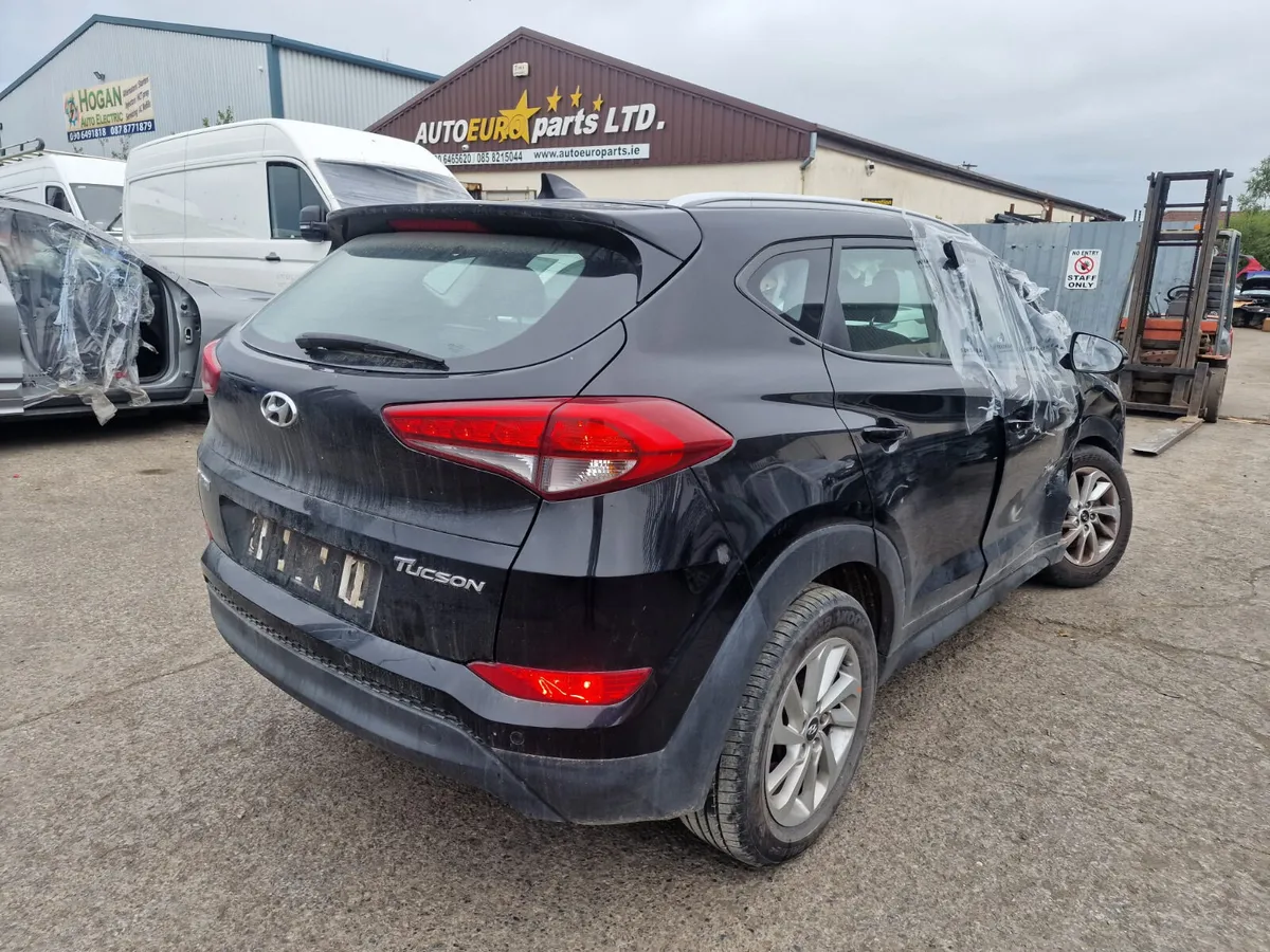2015 HYUNDAI TUCSON 1.7CRDI MANUAL FOR BREAKING - Image 3