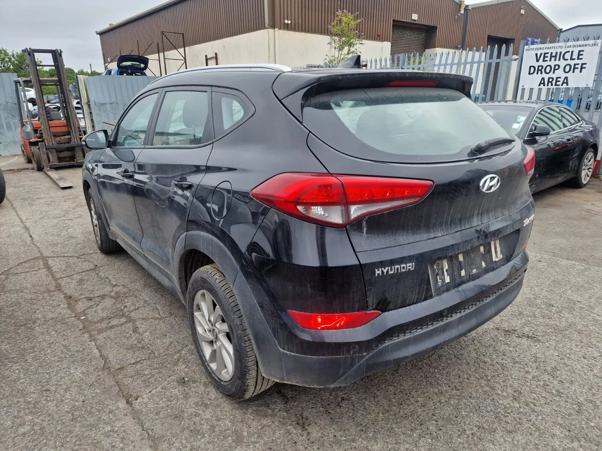 2015 HYUNDAI TUCSON 1.7CRDI MANUAL FOR BREAKING - Image 4