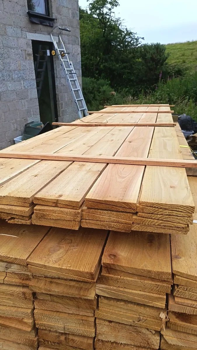 Western red cedar featheredge cladding - Image 1