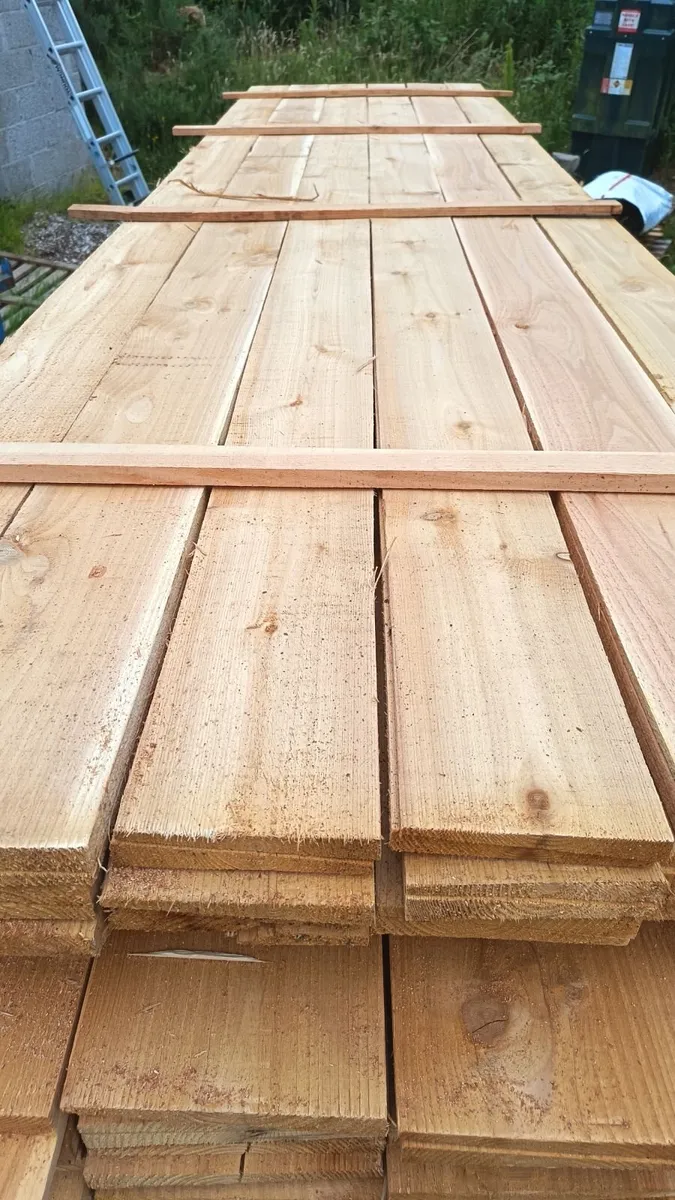 Western red cedar featheredge cladding - Image 2