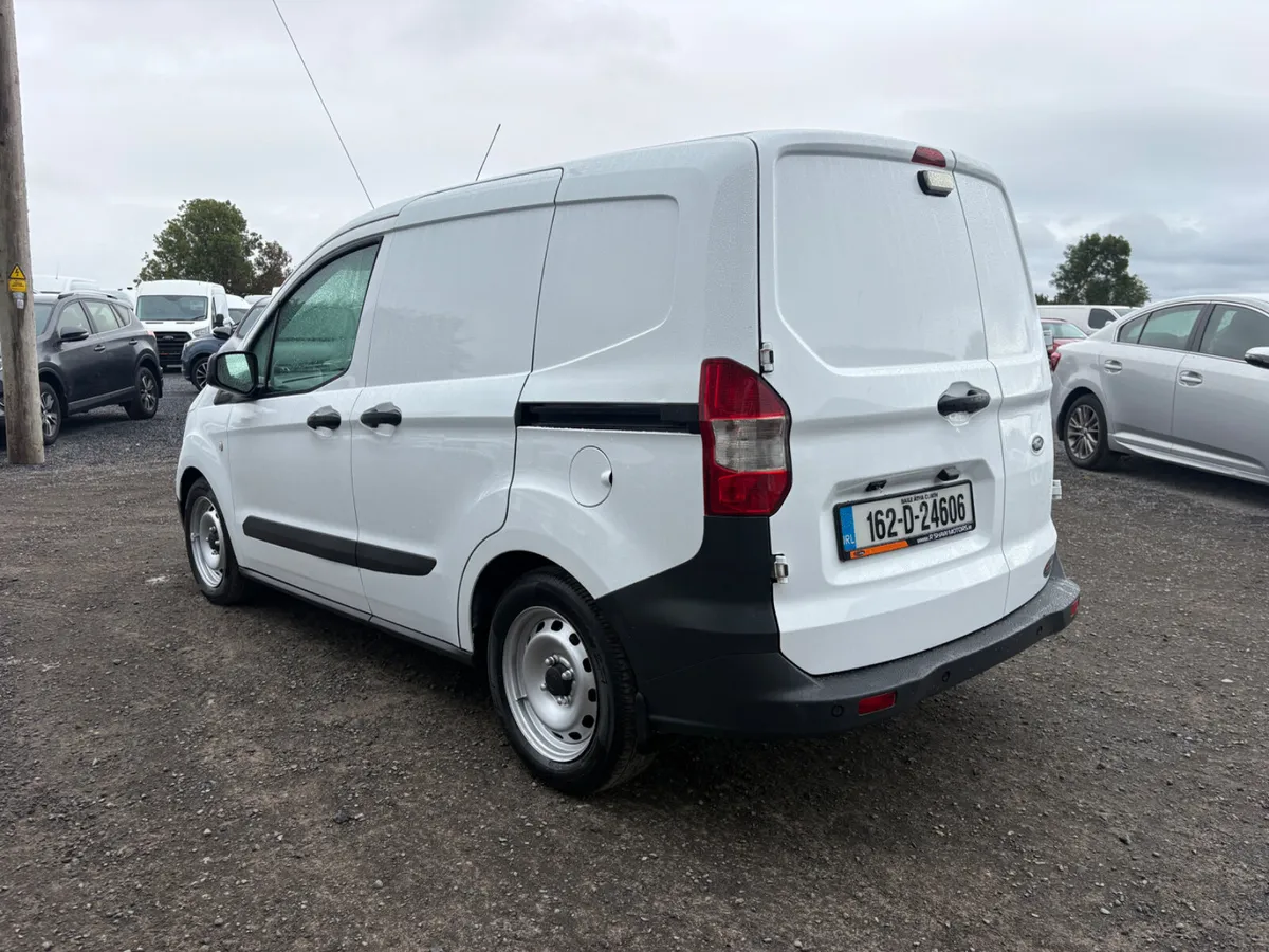 Ford Transit Courier - Image 4