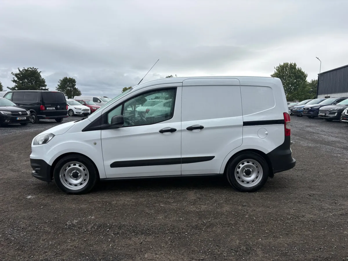 Ford Transit Courier - Image 2