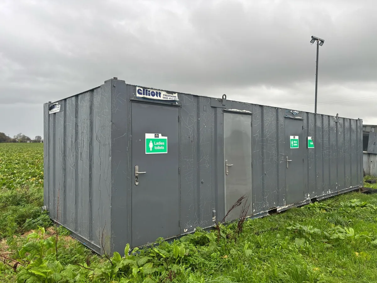 Toilet and shower block - Image 1