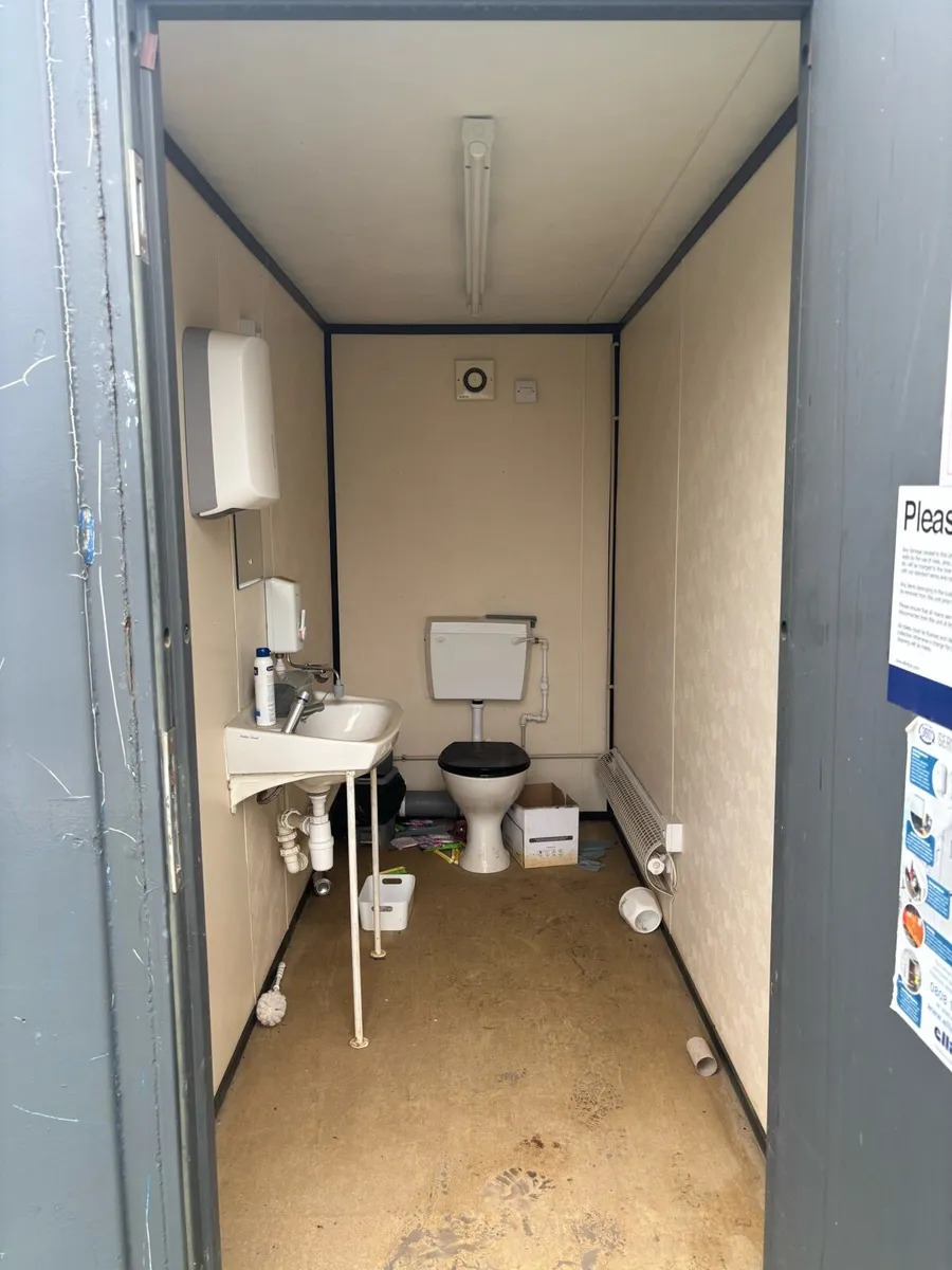 Toilet and shower block - Image 3