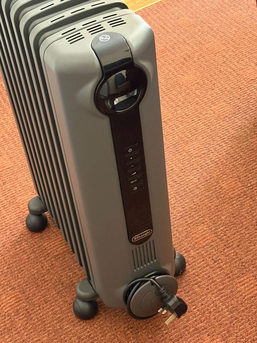 De'Longhi 2kW Oil Filled Radiator - Image 1