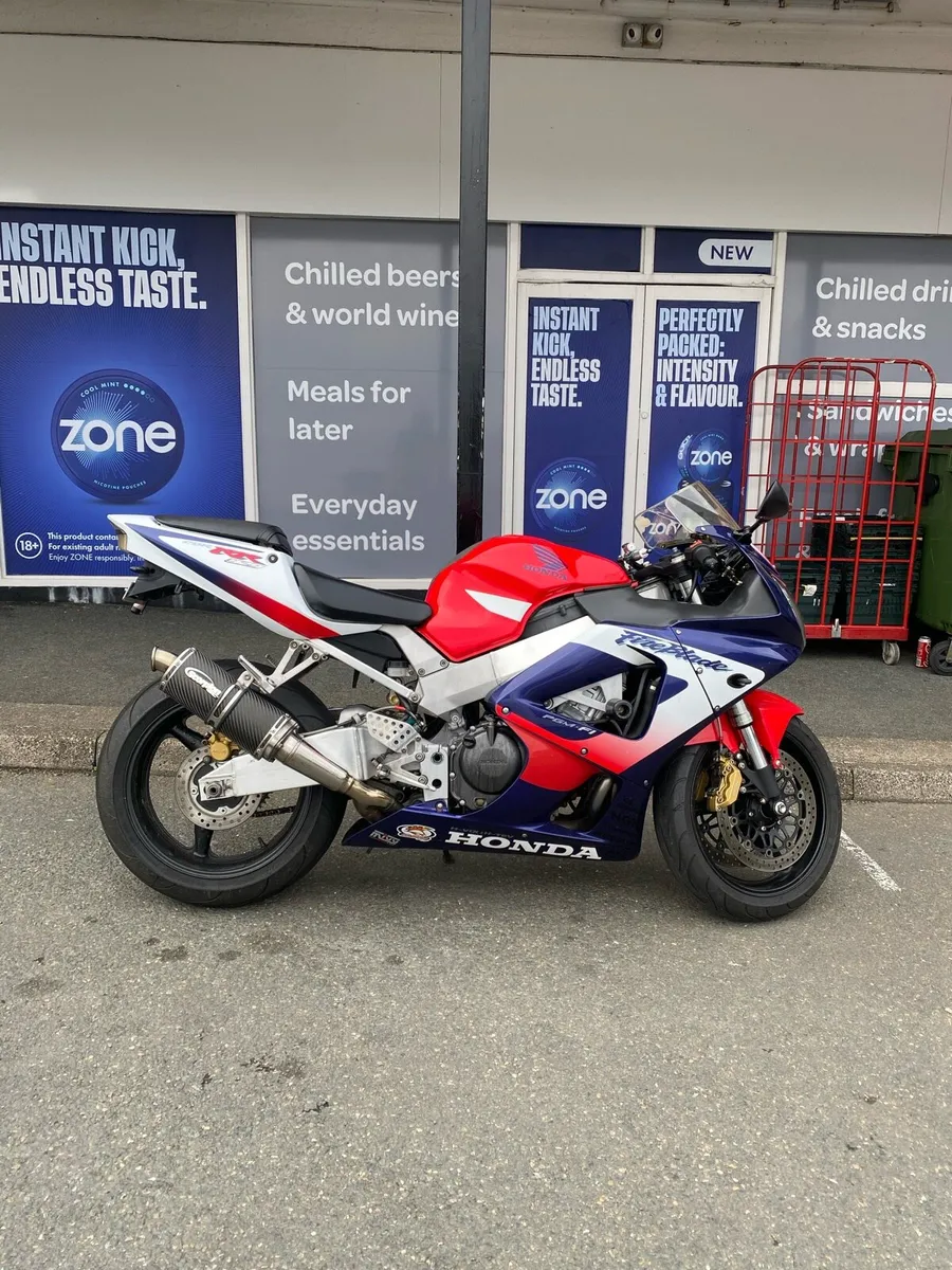 2001 Honda CBR929 Fireblade - Image 2