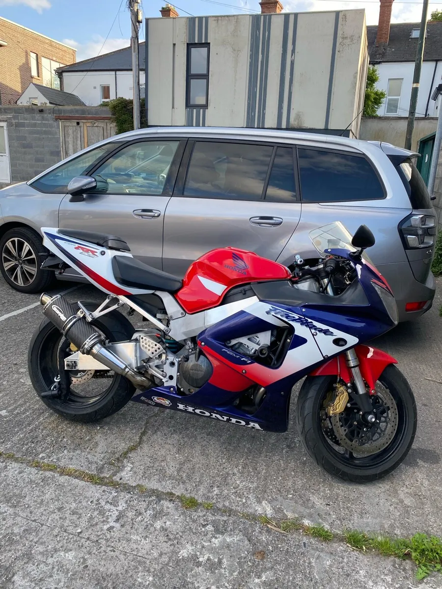 2001 Honda CBR929 Fireblade - Image 1