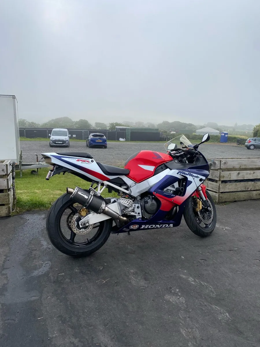 2001 Honda CBR929 Fireblade - Image 3