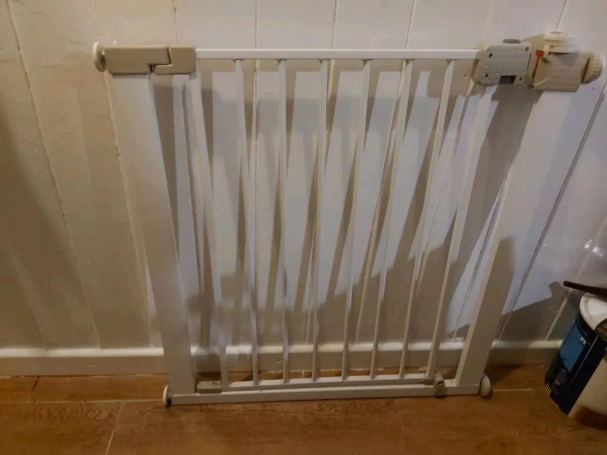 Child safety stair gate - Image 1