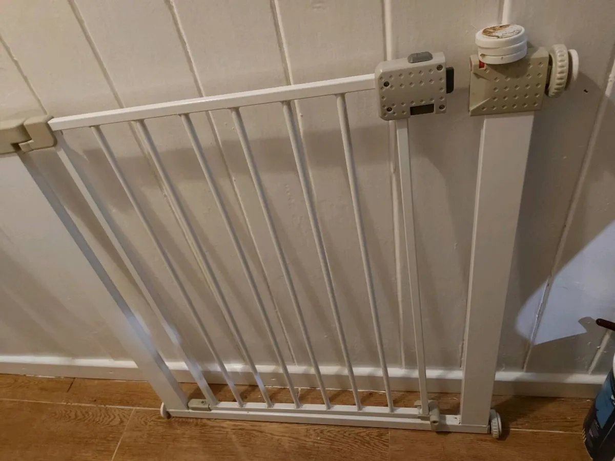 Child safety stair gate - Image 2