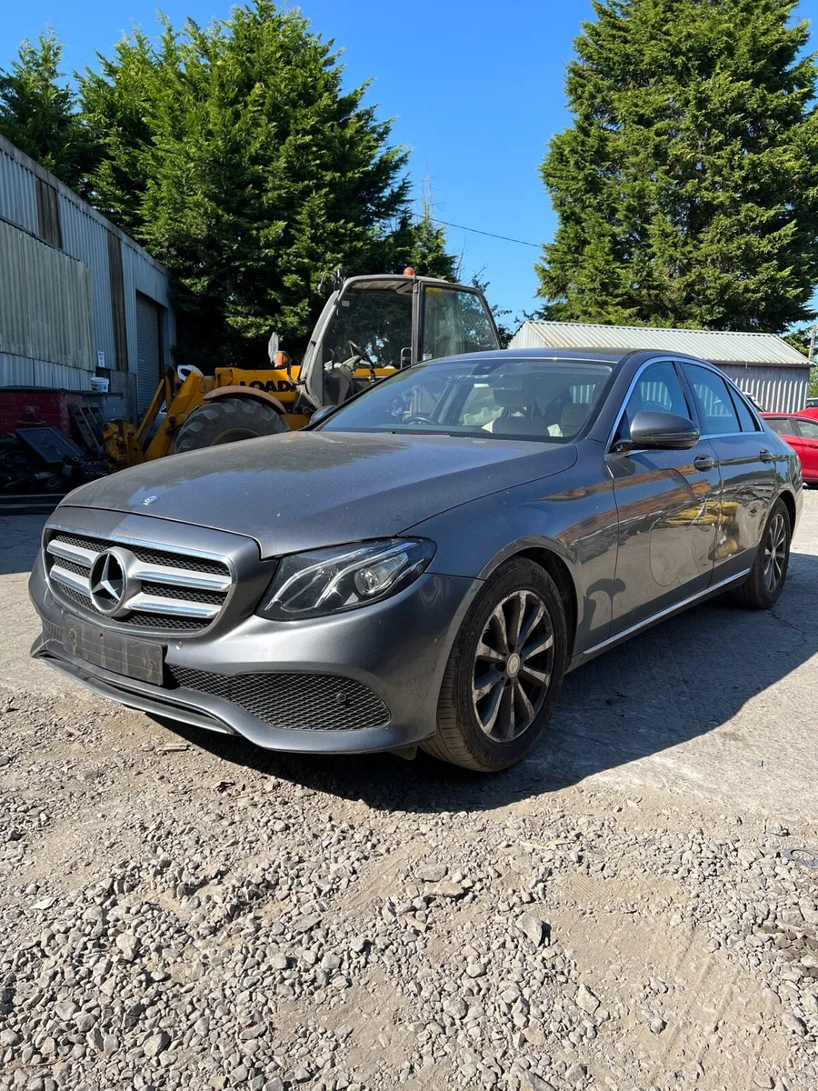 Breaking Mercedes E220d 2017 w213 e class - Image 1