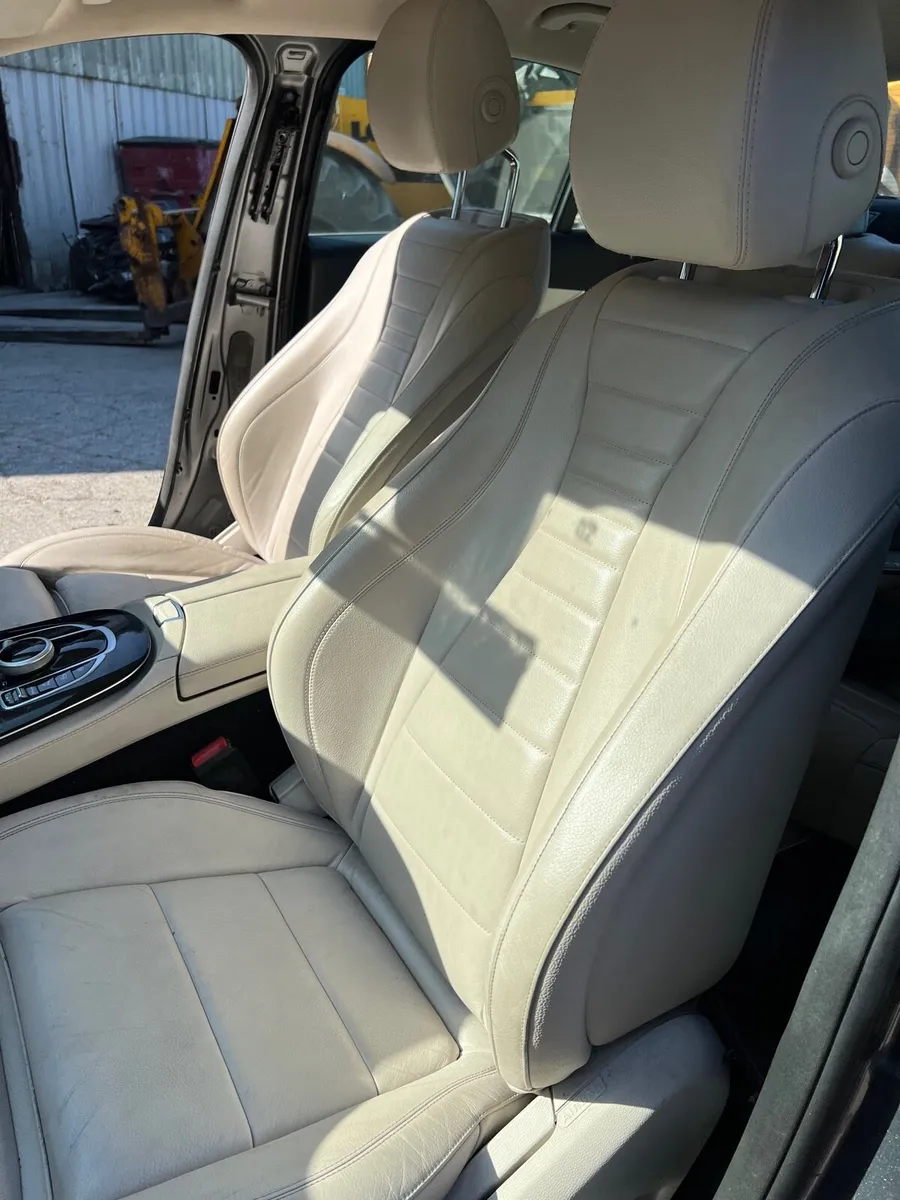 Breaking Mercedes E220d 2017 w213 e class - Image 4