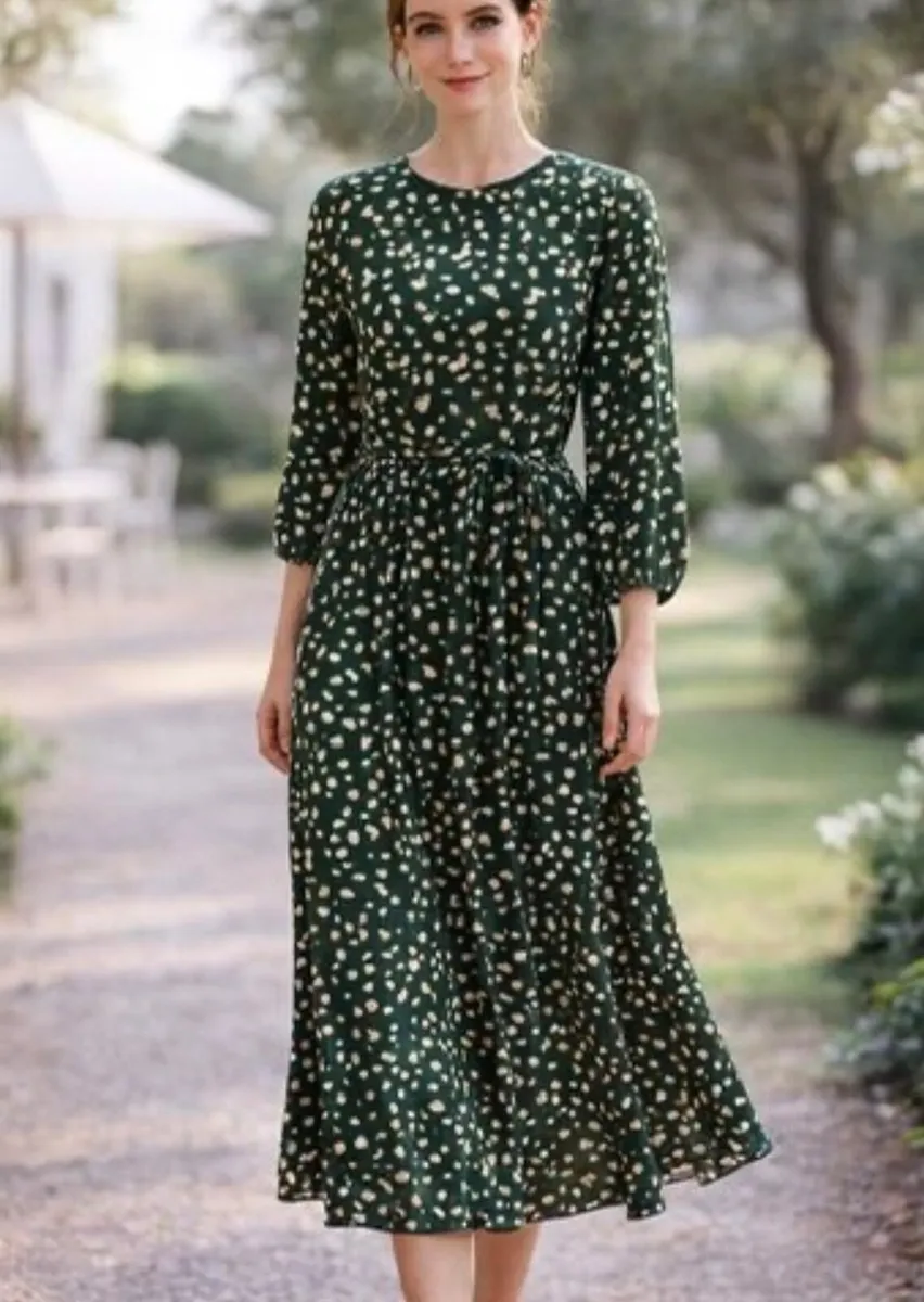 Green Dress: Size 8 but big fitting, suit size 10- - Image 1